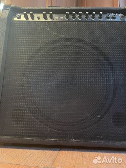 Басовый комбоусилитель