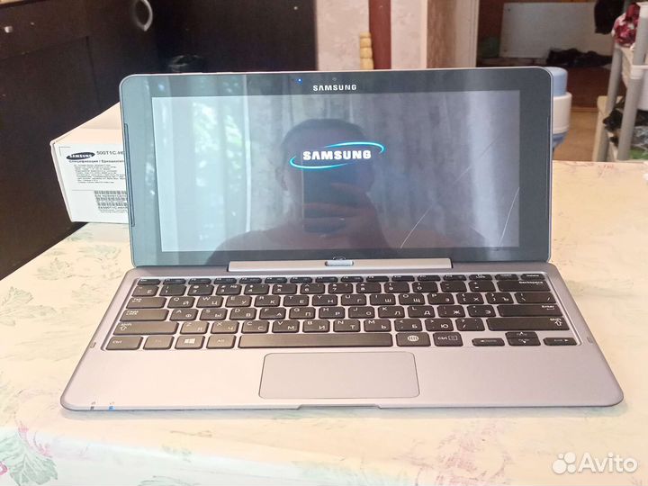 Планшетный компьютер XE500T1C-H01RU