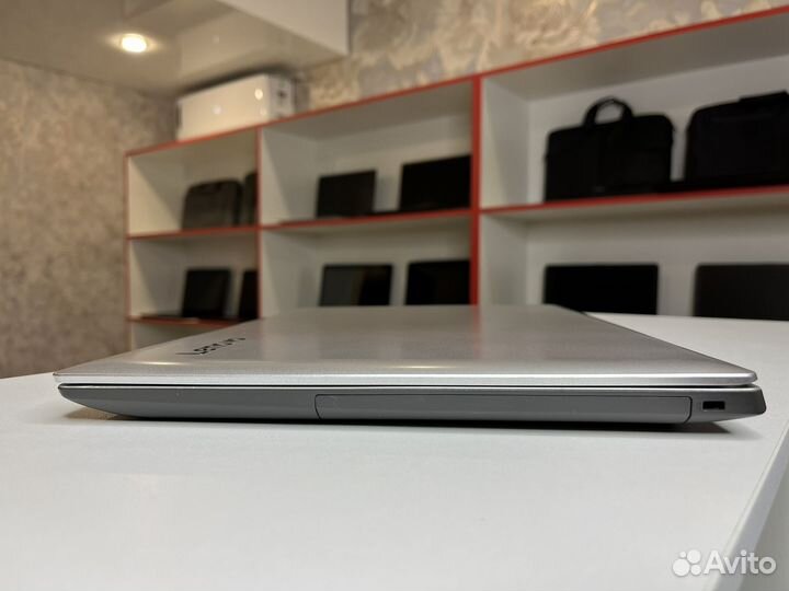 Свежий ноутбук lenovo: 12гб/i5-7200u/2 карты