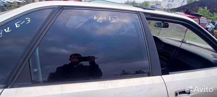 Стекло Audi 80