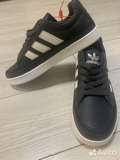 Кроссовки adidas новые