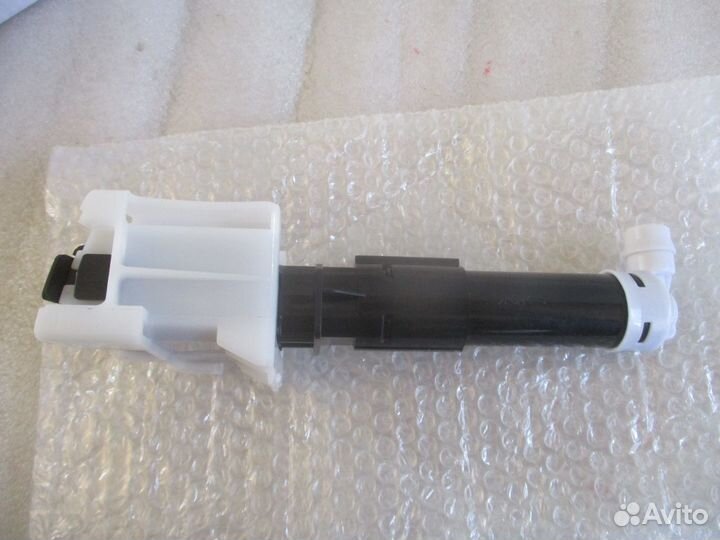 Форсунка омывателя фары правая Mazda Mazda3