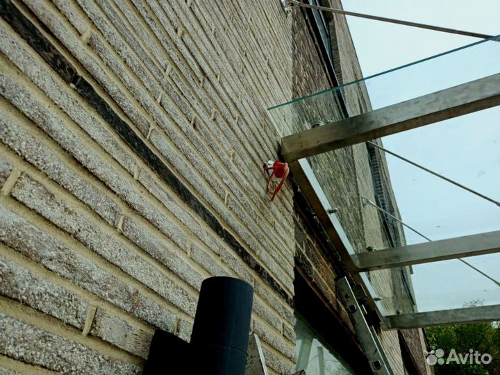 Козырек с монтажом