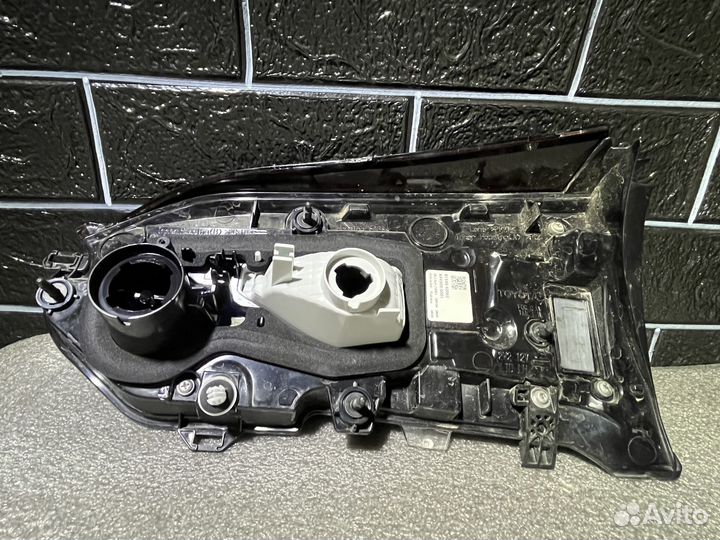 Фонарь задний левый Toyota RAV-4 8159142060