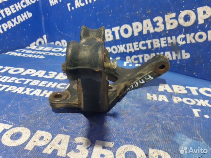 Передний левый поворотный кулак Toyota Blade