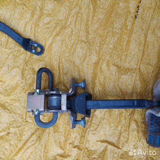 Bmw e39 ограничитель двери