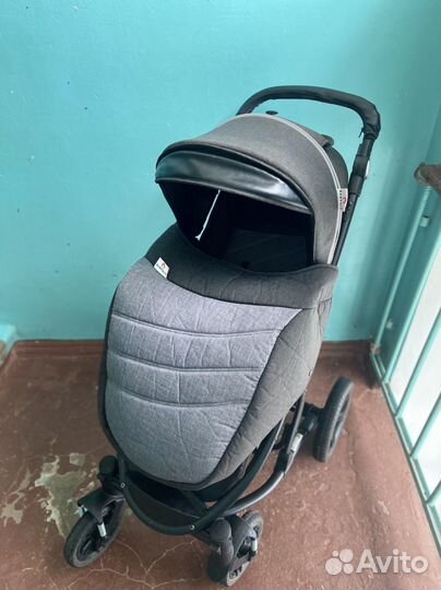 Прогулочная коляска с надувными колесами