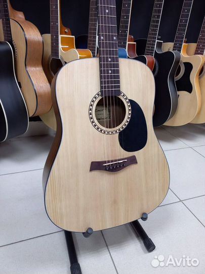 Акустическая гитара Новая