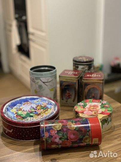 Жестяная банка от чая