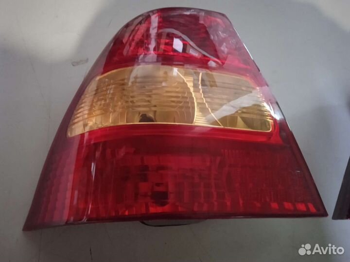 Фонарь задний левый, правый тойота королла 00-06г