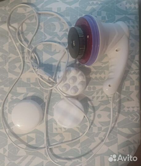 Массажер электрический с тремя насадками