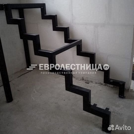 Лестница на металлокаркасе