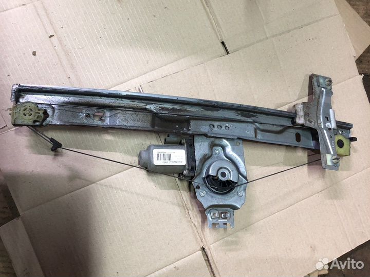 Стеклоподъемник передней правой двери Peugeot 207