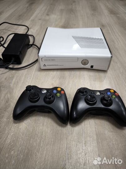 Xbox 360s+2 джойстика беспроводных