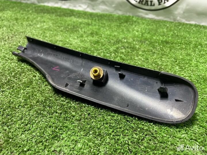 Заглушка рейлинга передняя левая Toyota Land