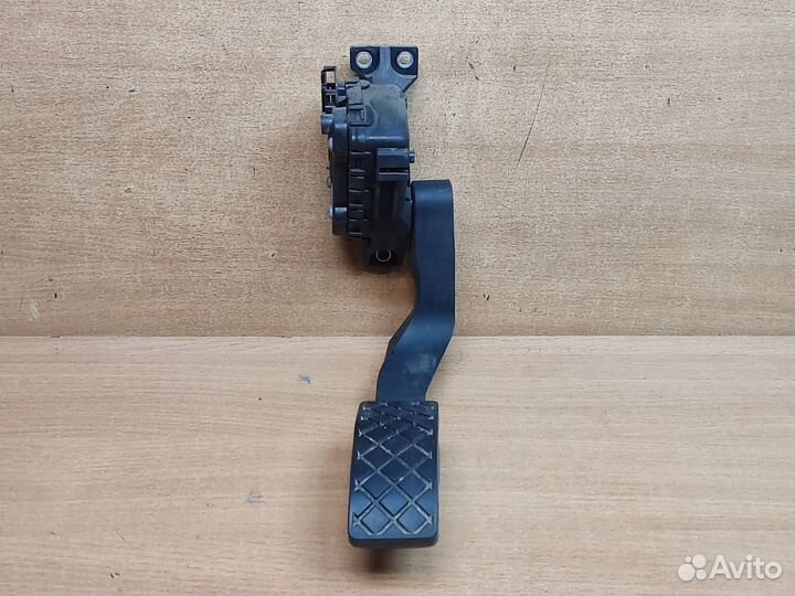 Педаль газа, Audi A8 D3