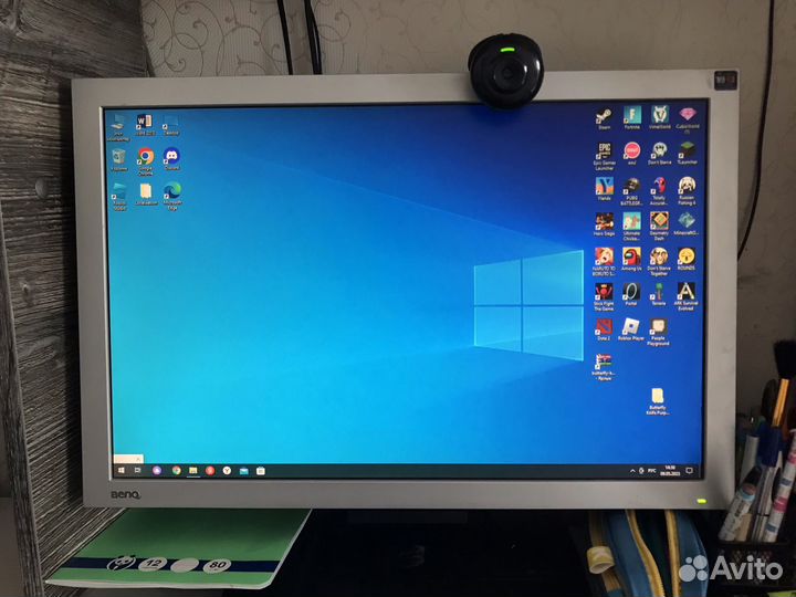 Монитор benq и другие аксессуары: 2 колонки и т.д