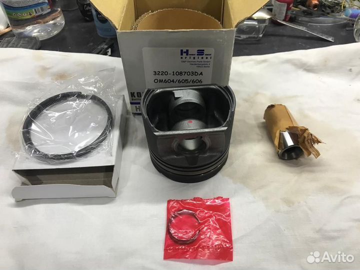 Поршня на Мерседес двигатель ом 604,605,606