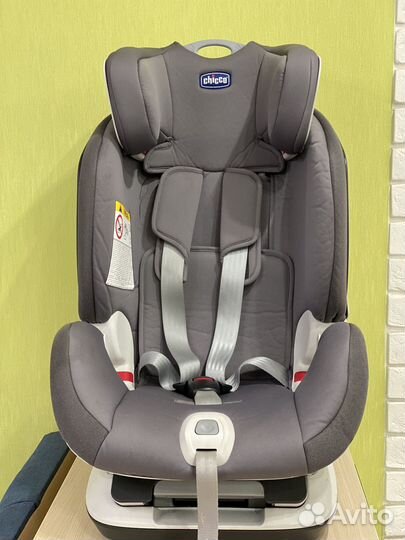 Автомобильное кресло chicco