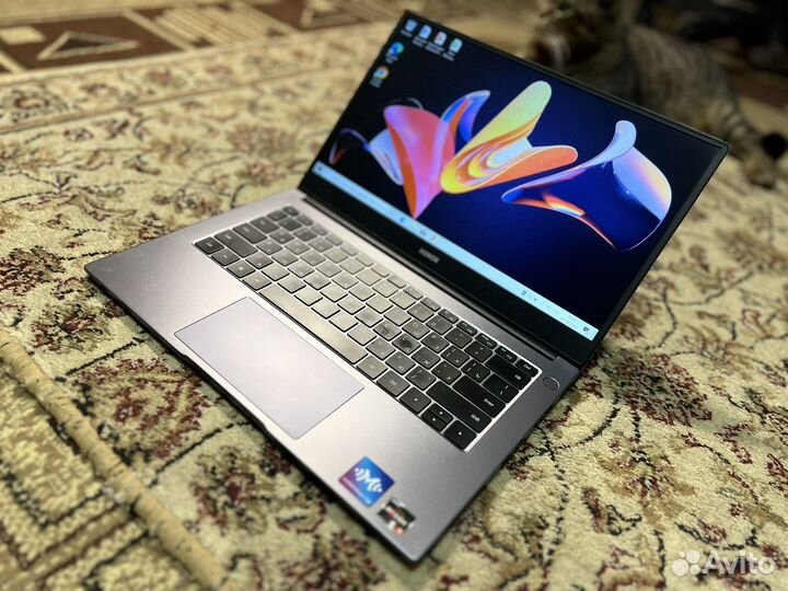 Мощный Ультрабук Honar Ryzen 5-3500u/8гб/Vega8