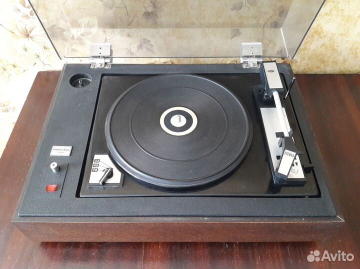 Проигрыватель пластинок Мелодия 104