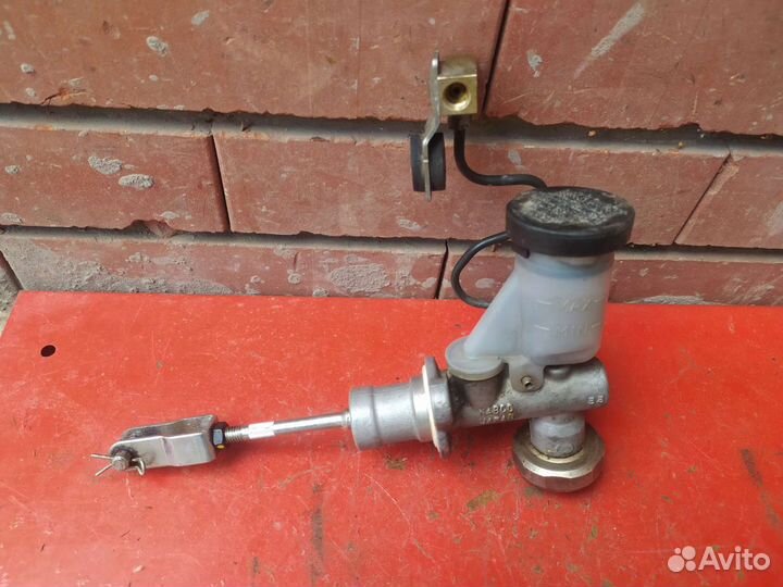 Главный цилиндр сцепления Nissan NP 300