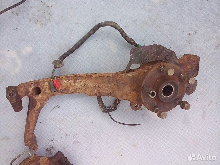 Кулак поворотный правый Фольксваген Пассат Б5