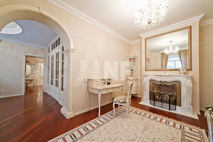 Дом 660 м² на участке 15 сот.