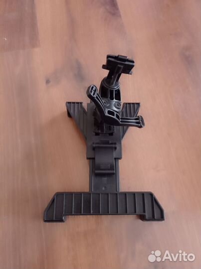 Кронштейн для крепления планшета в автомобиле