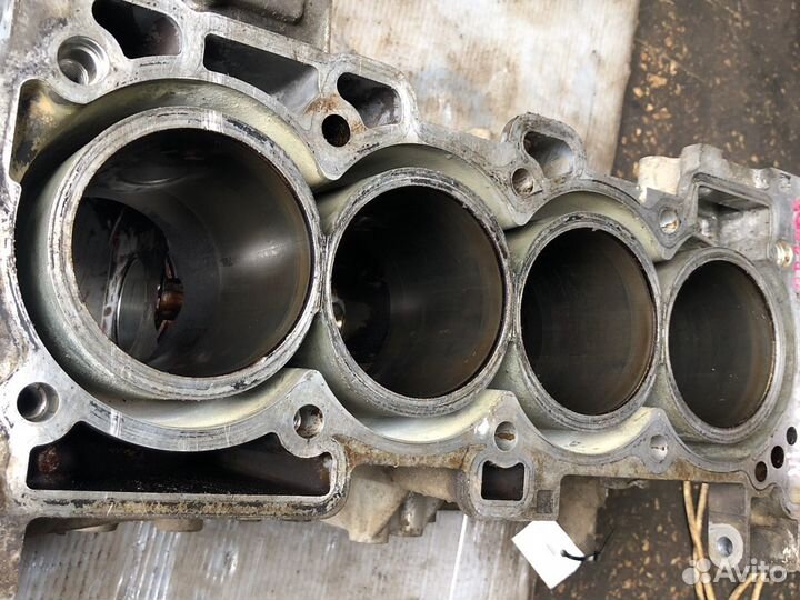 Блок цилиндров Nissan QR20DE