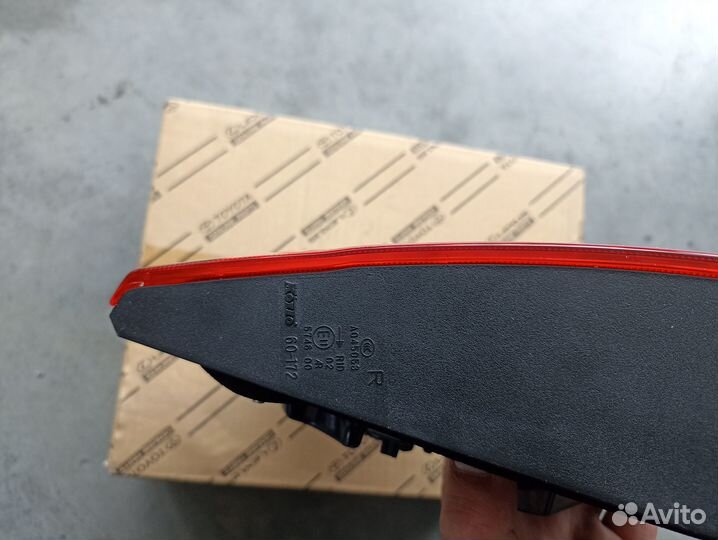 Задний правый фонарь Land Cruiser 200