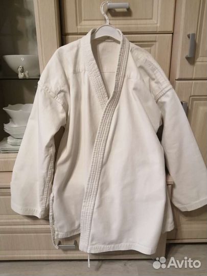 Кимоно для карате. Пояс и защита в подарок