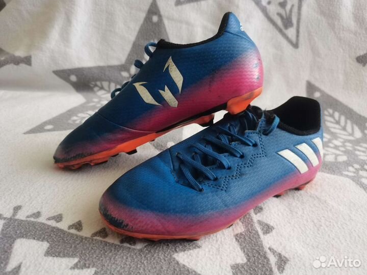 Футбольные бутсы