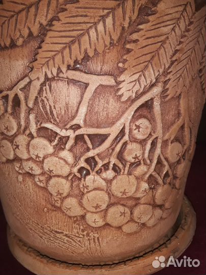 Глиняный горшок с лепниной ручной работы