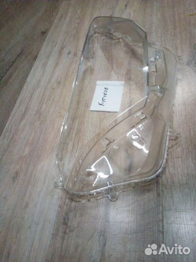 Стекло на фару rav4