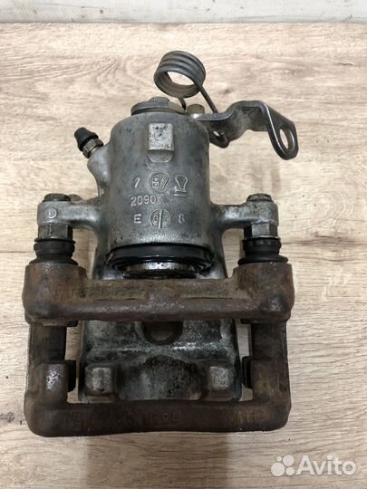 Суппорт задний правый Opel Zafira b