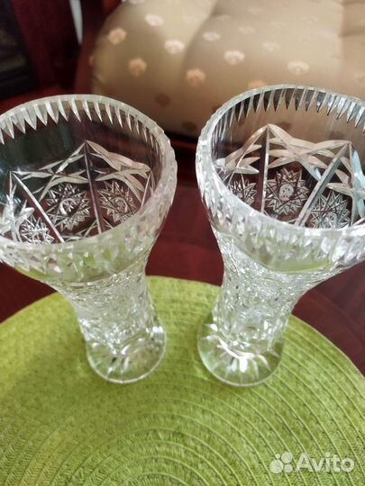 2 хрустальные вазы