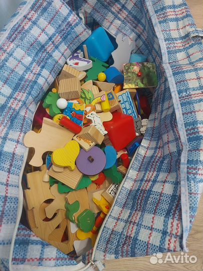 Сумка с детскими игрушками от 0 до 5 лет