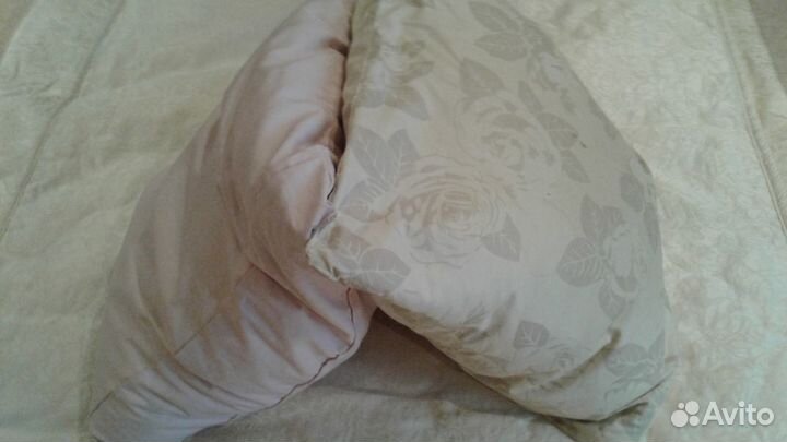 Подушки и комплекты пастельного белья