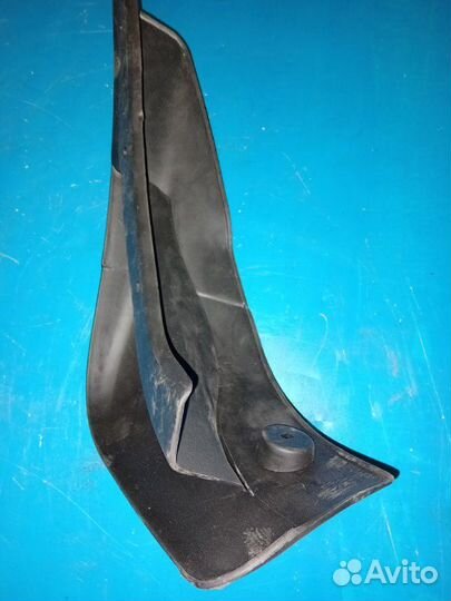 Брызговик Toyota Harrier ACU10W 1mzfe