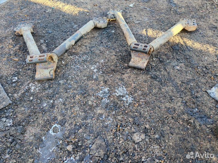 Кронштейн реактивной тяги ленивого Моста Volvo F12