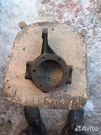 Корпус поворотного кулака УАЗ и шарнир
