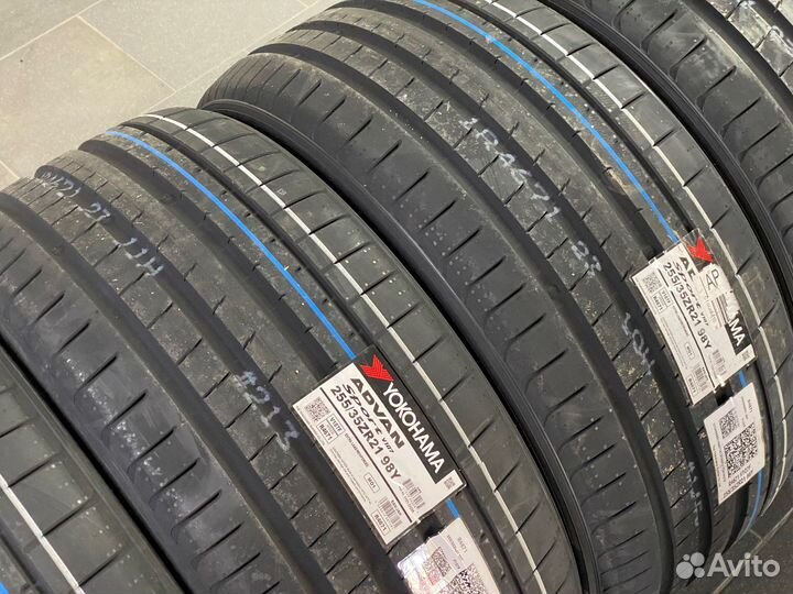 Yokohama Advan Sport V107F 255/35 R21 98Y