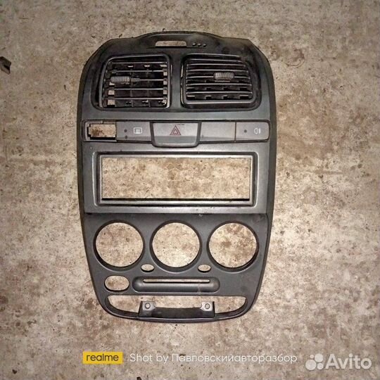 Рамка магнитолы Hyundai Accent