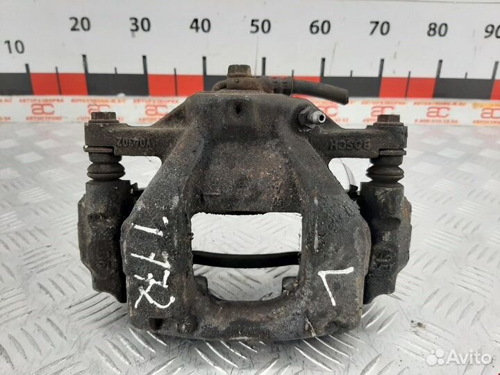 Суппорт передний левый Toyota Auris 2007