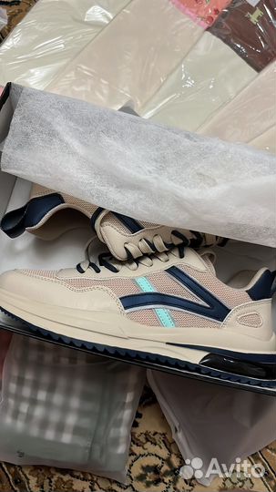 Продаю новые кроссовки