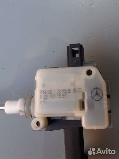 Замок лючка бензобака Mercedes-Benz w211