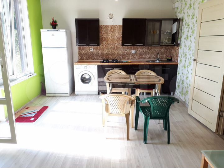 Дом 64 м² на участке 4 сот.