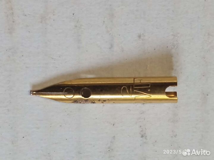 Ручка с золотым пером White Feather