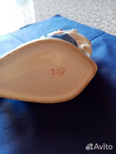 Фарфоровая статуэтка рыба